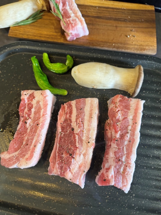 달빛돼지 이미지