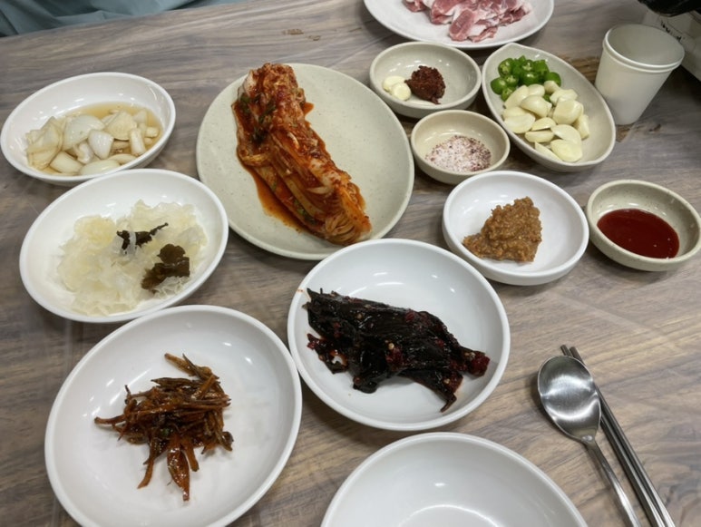 황금 돼지 포차 이미지