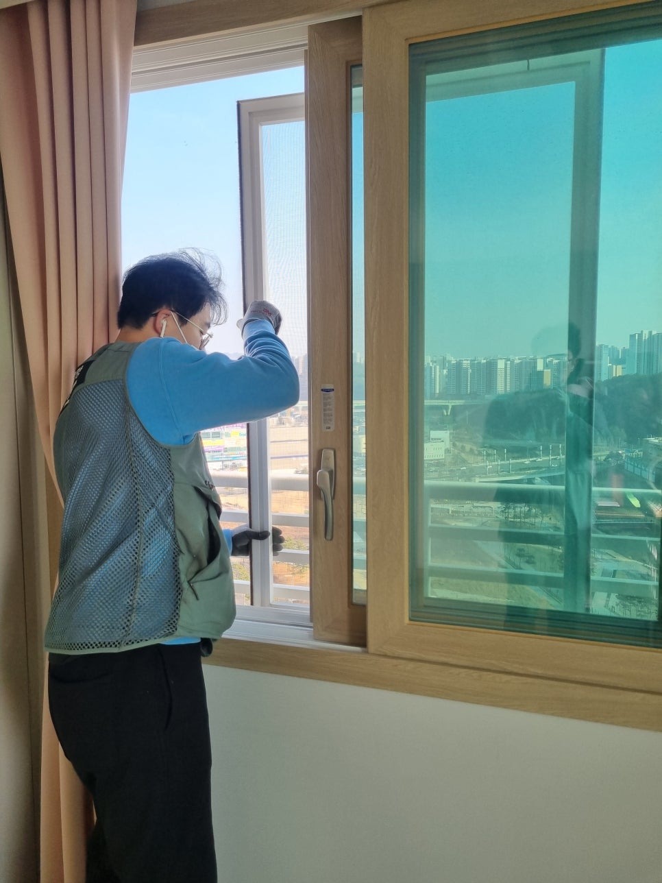 청년방충망 이미지