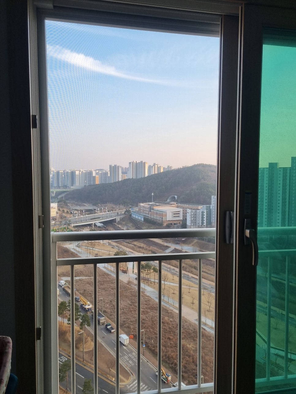 청년방충망 이미지