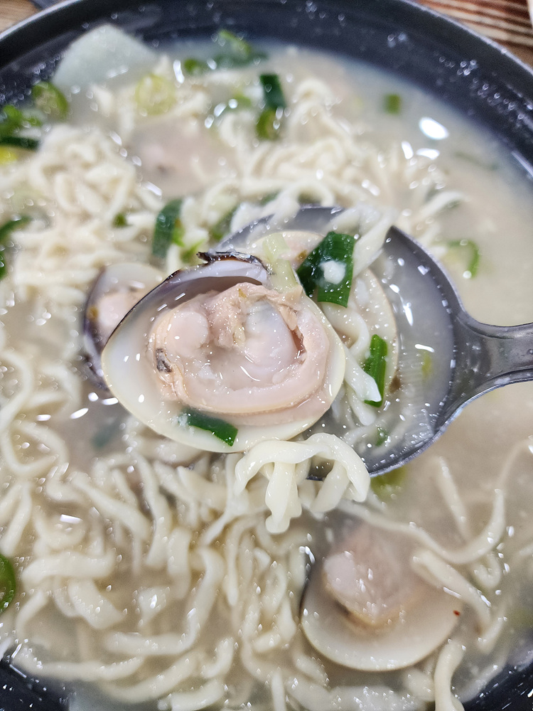 백합칼국수 이미지