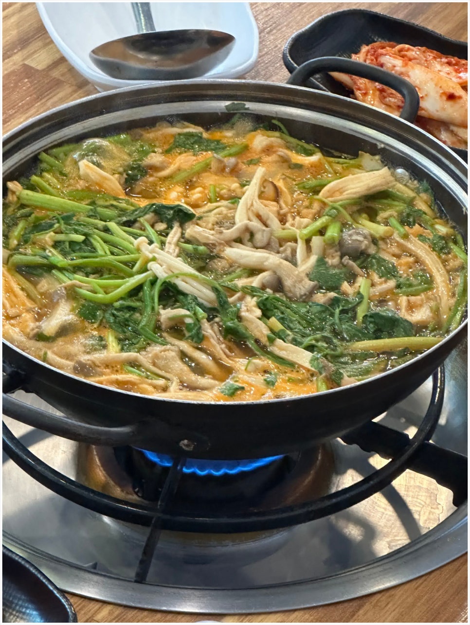 뽕빨샤브버섯칼국수 이미지