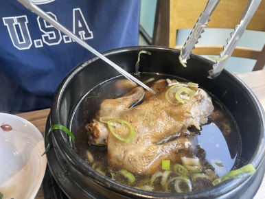 산능이네능이버섯백숙 이미지
