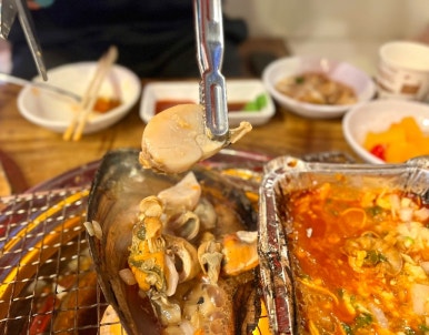 욱이네불타는조개구이 이미지