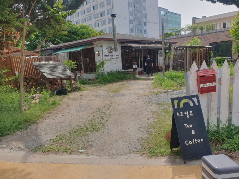 스프링폴카페 이미지