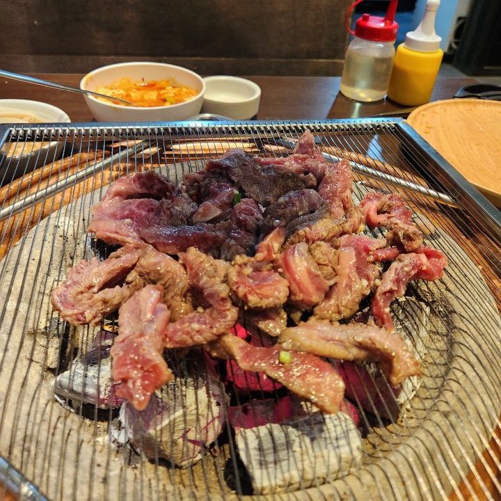 육탐미 이미지