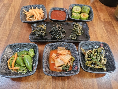 엄마의 고기 만찬 이미지