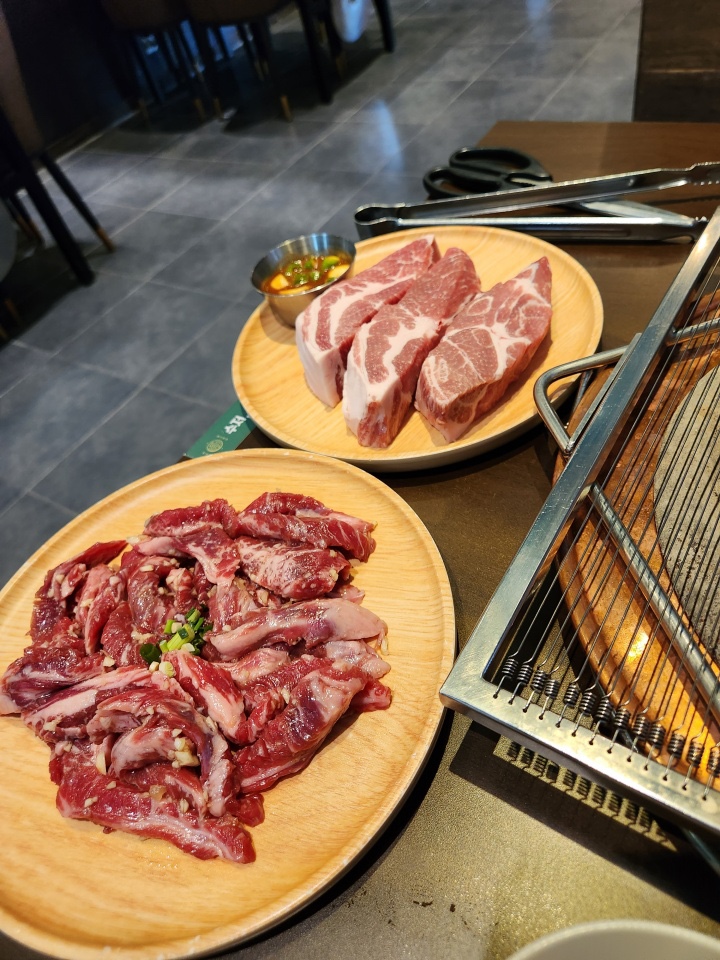 육탐미 이미지