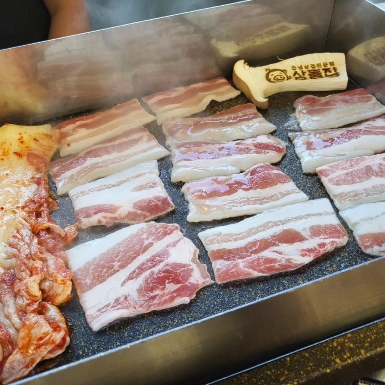 삼돌집 이미지