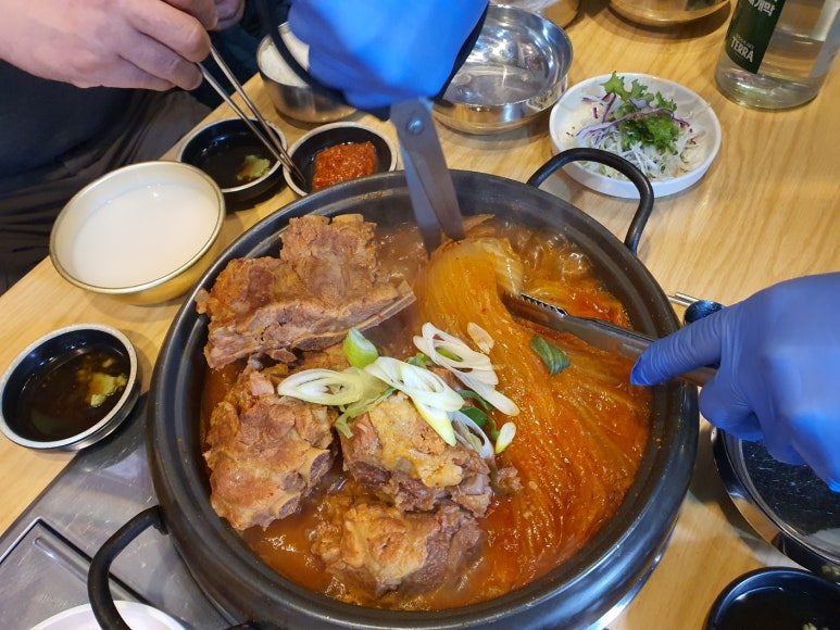 뼈사랑 감자탕 이미지