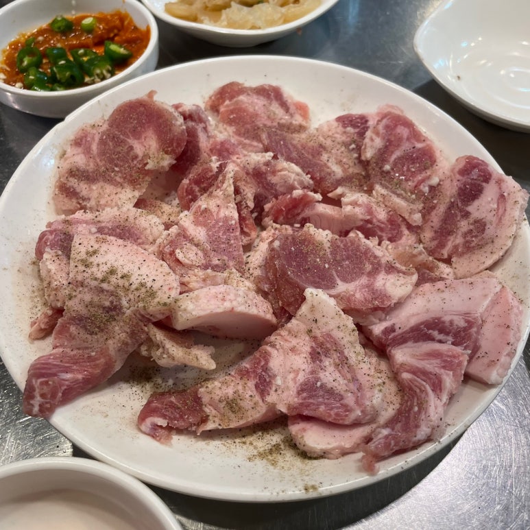 황소숯불뒷고기 이미지