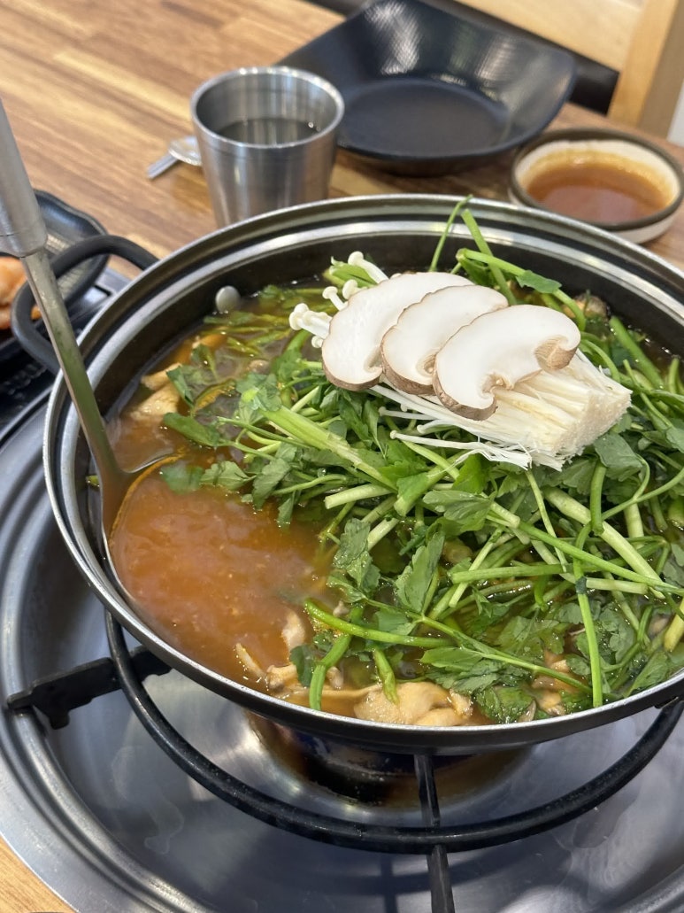 뽕빨샤브버섯칼국수 이미지
