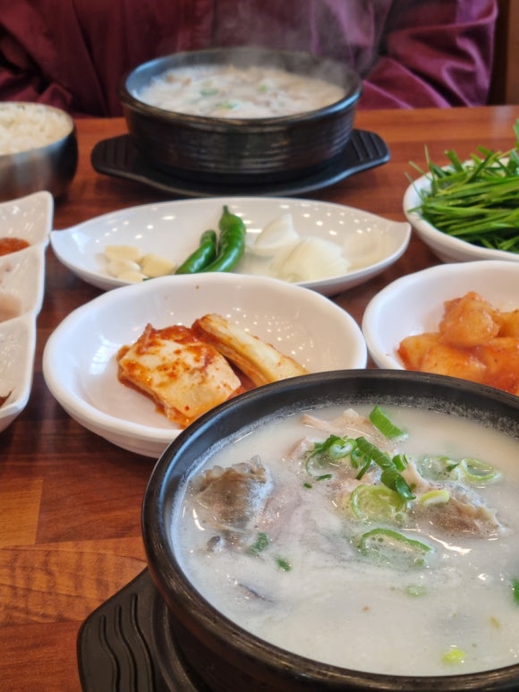 아제돼지국밥팔용점 이미지