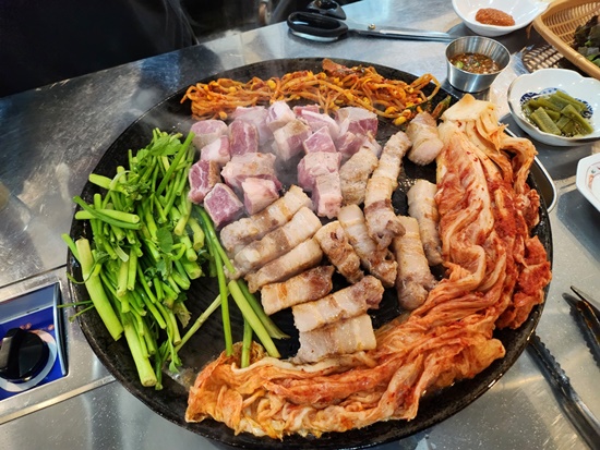 솥뚜껑삼겹살 이미지