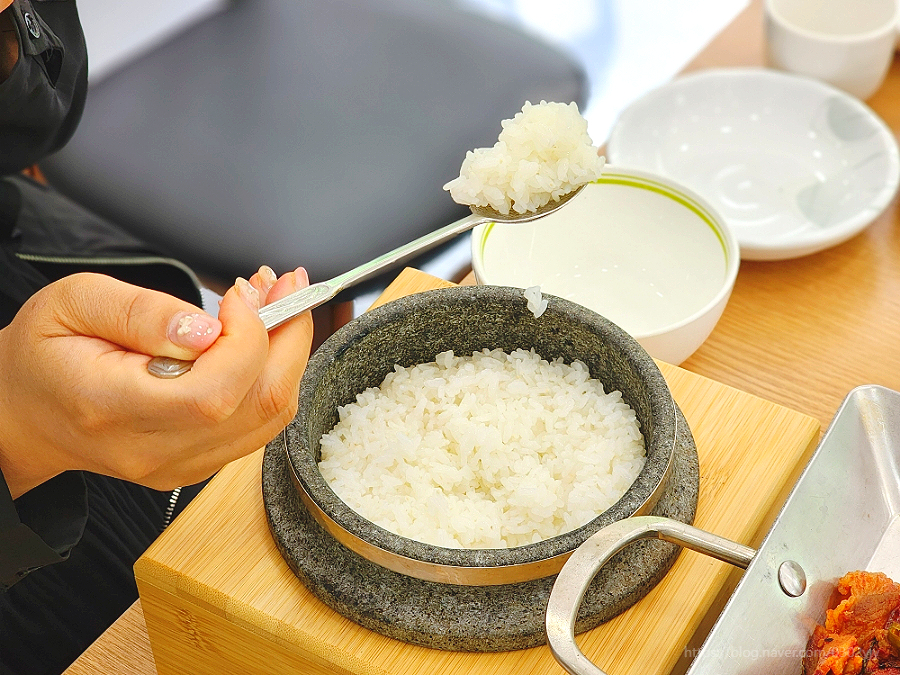 엄마네 돌솥밥 이미지