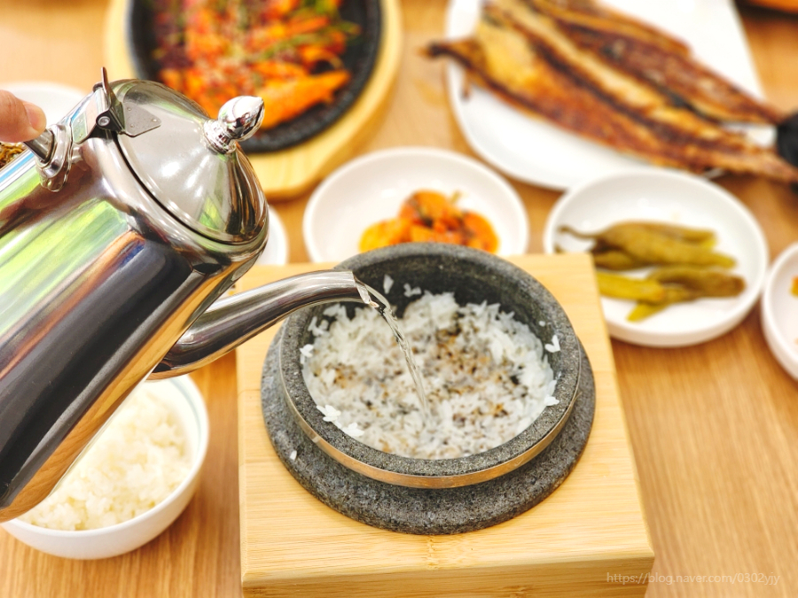 엄마네 돌솥밥 이미지
