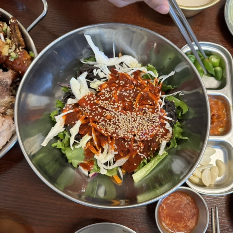 욱이족발 이미지