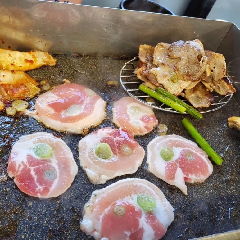 삼돌집 이미지