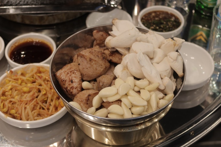 풍성한뒷고기 이미지