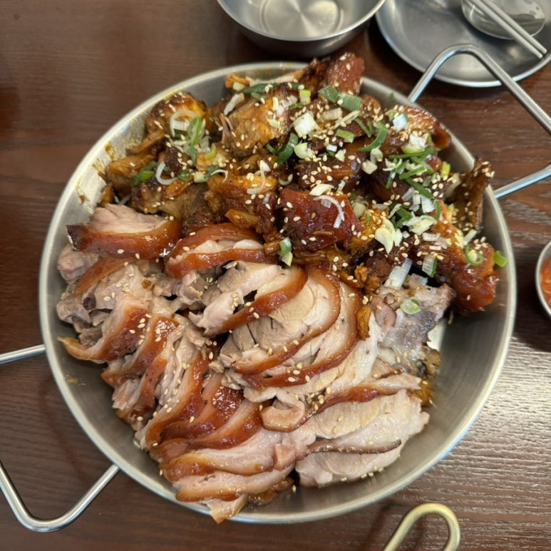 욱이족발 이미지