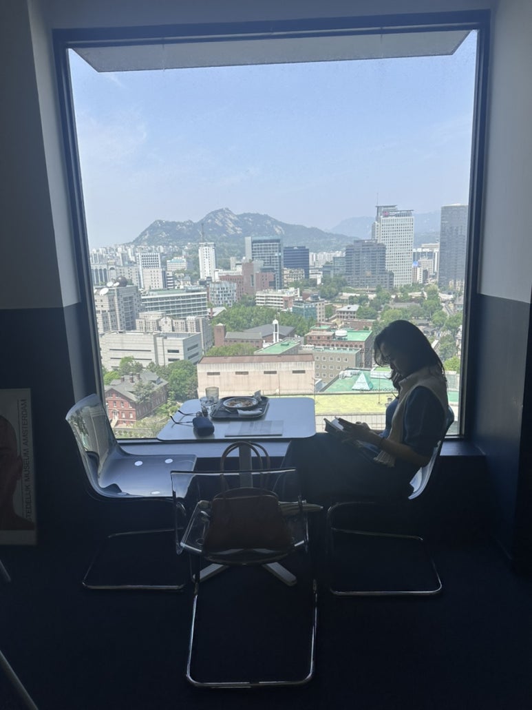 커피앤시가렛 이미지