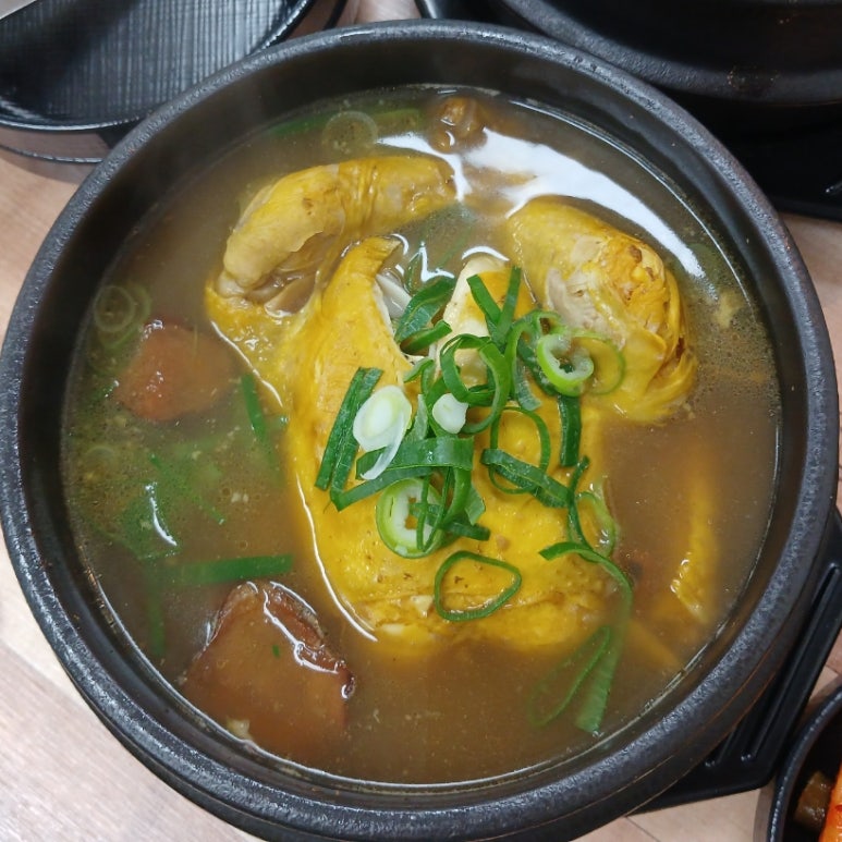 초석잠상황버섯삼계탕 이미지