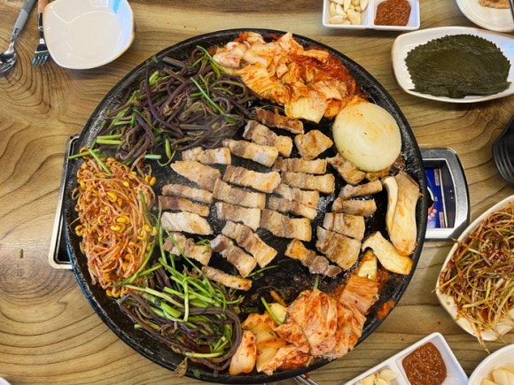 교하솥뚜껑삼겹살 이미지