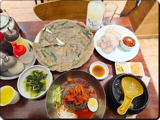 직접뽑는강원도막국수 이미지