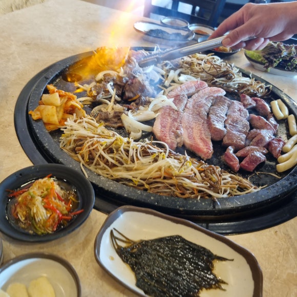 더고깃집 이미지