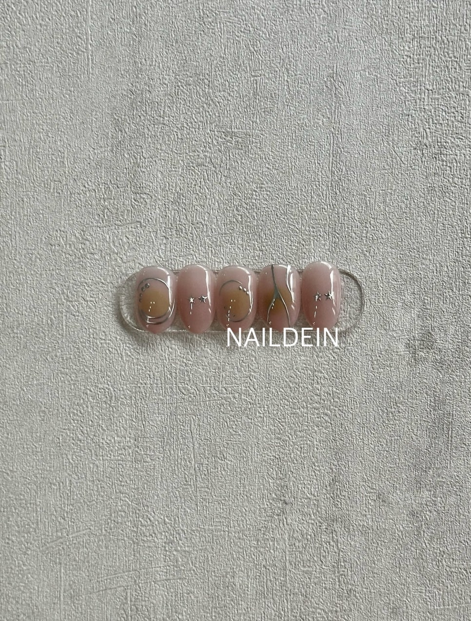 네일드인 이미지