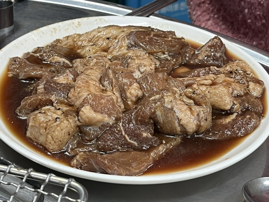 꿀꿀이뒷통참숯구이 이미지