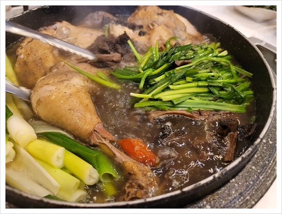 능이버섯백숙 이미지