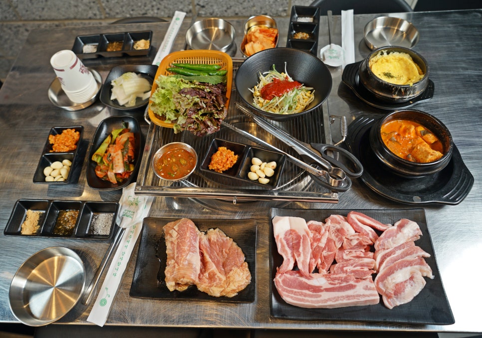 육쥽돼지 이미지