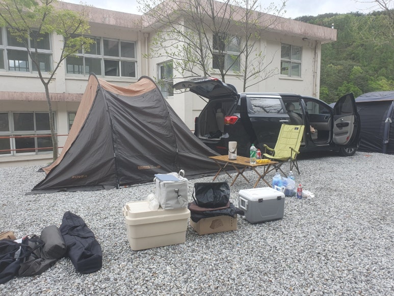 시골학교캠핑장 이미지