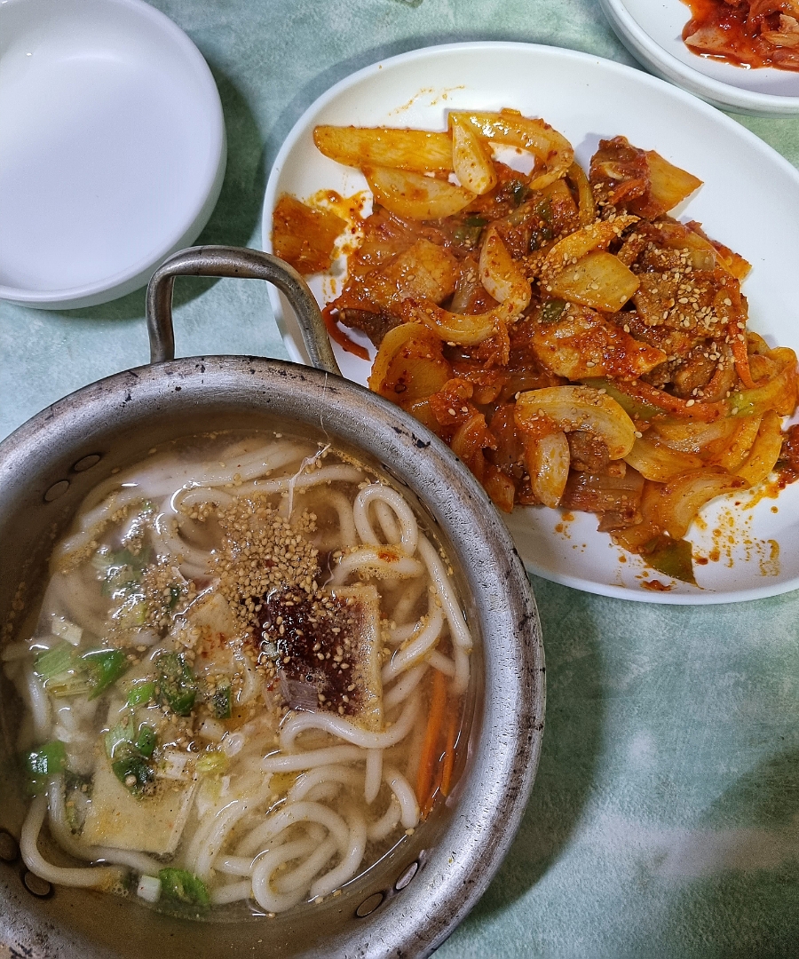 솔잎국수 이미지
