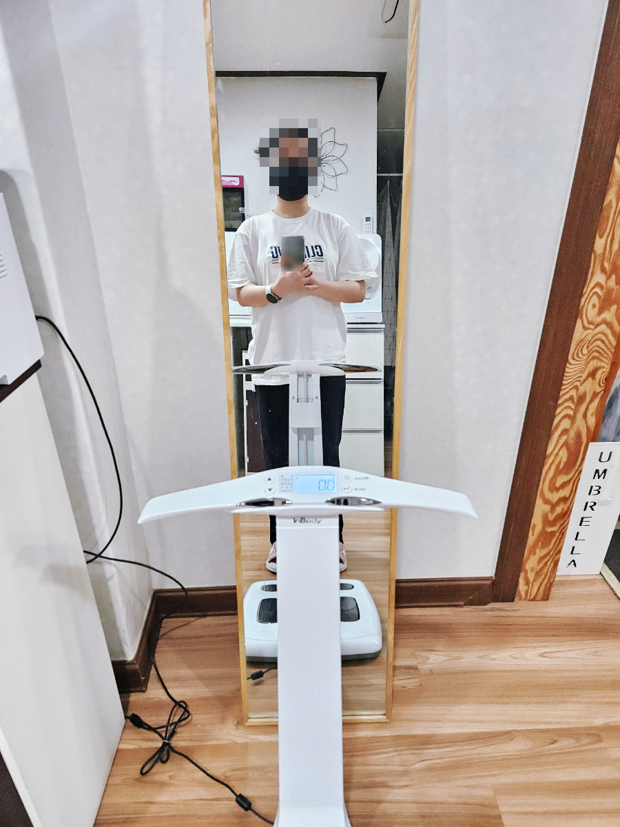 바른체형 작은얼굴 이미지