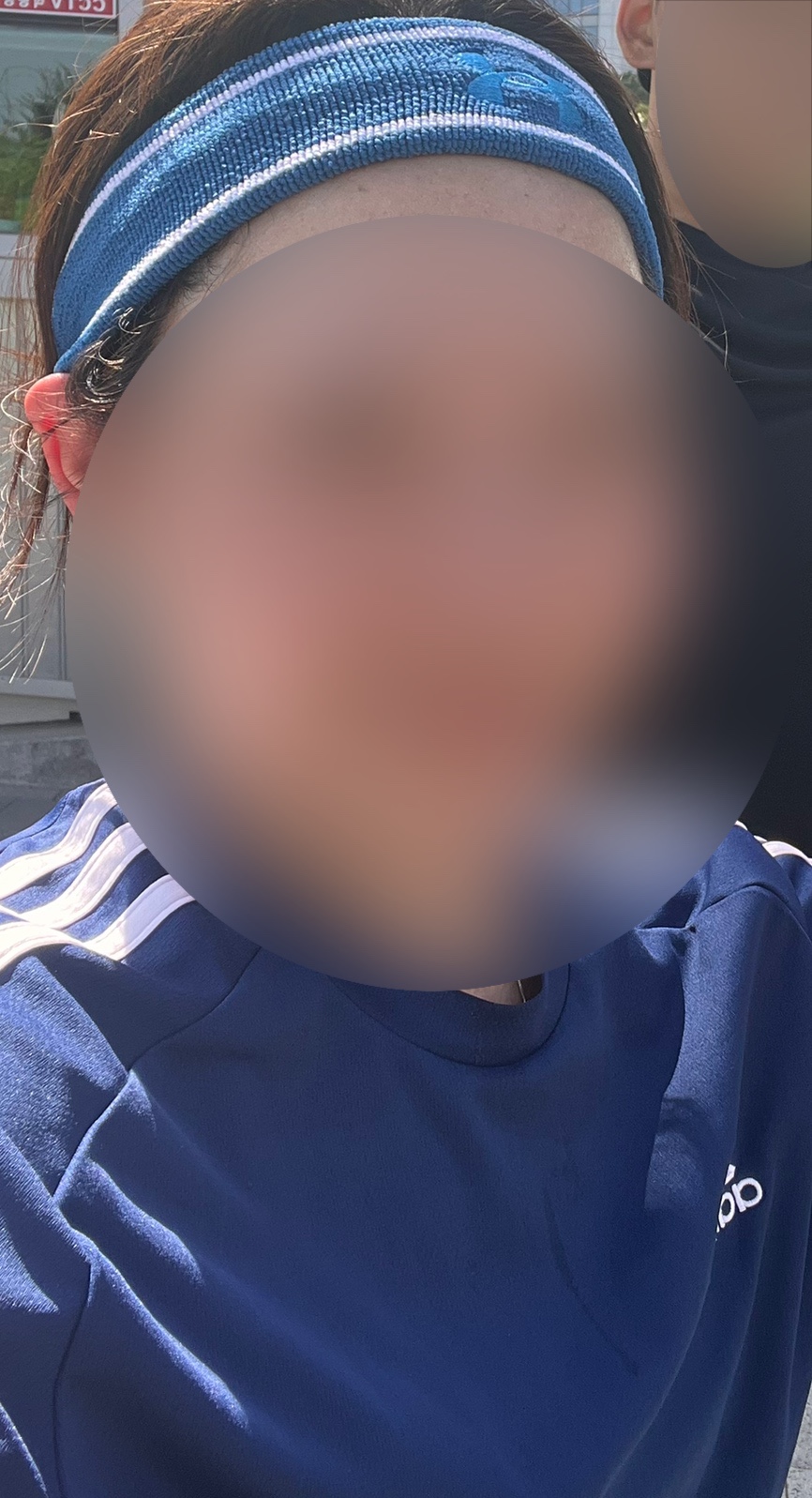 언더 더 러그 이미지