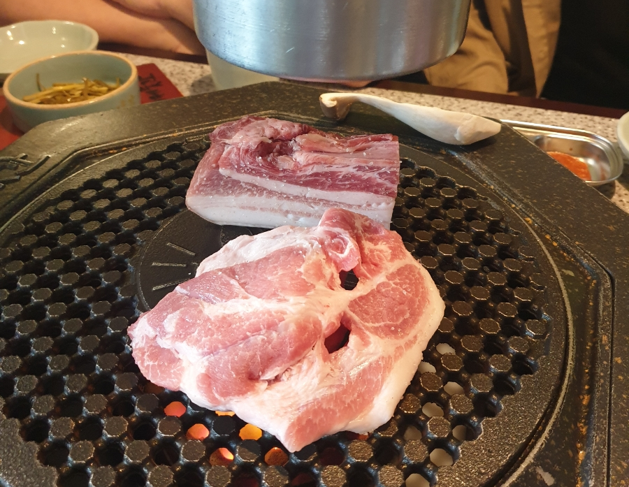 불판생돼지 이미지