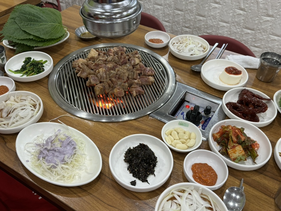 흥부네돈돼지 이미지