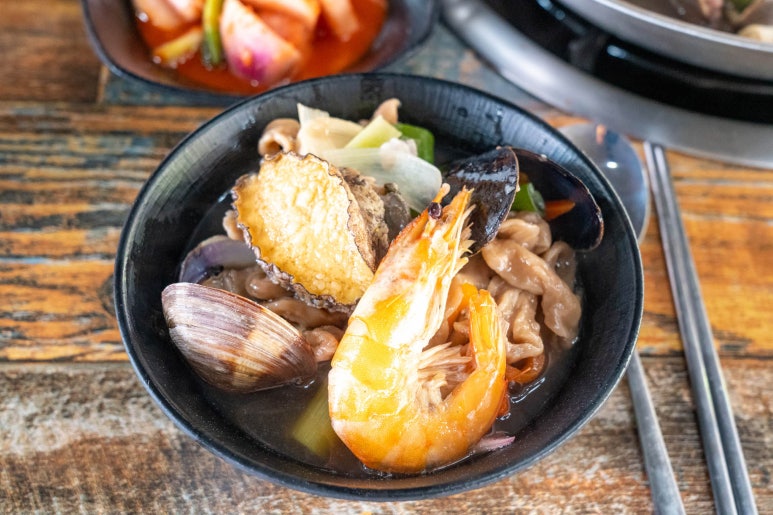 바지락손칼국수 이미지