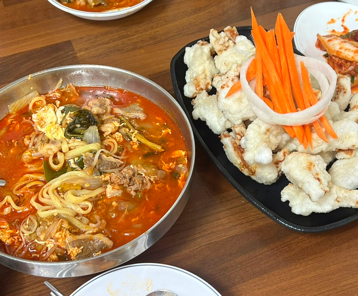 왕언니육칼밥 이미지