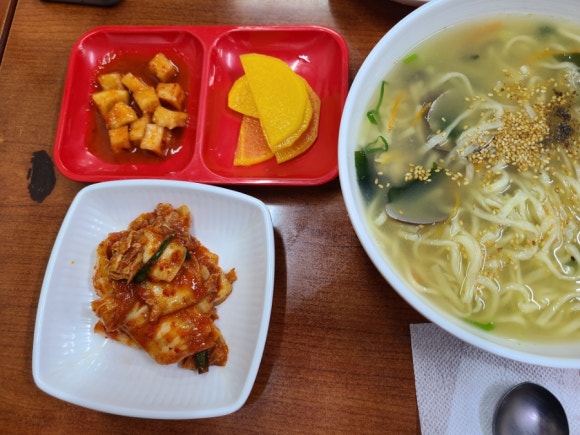 석이네닭칼국수 이미지