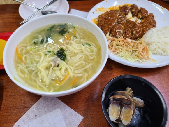 석이네닭칼국수 이미지