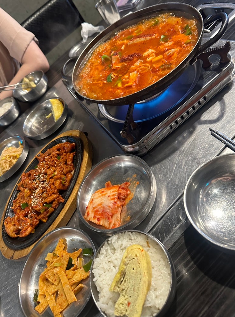 껄떡돼지 이미지