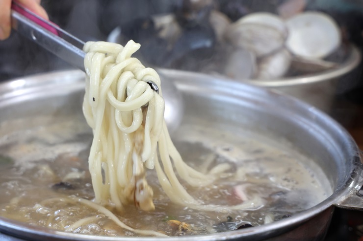 황금해물칼국수 이미지