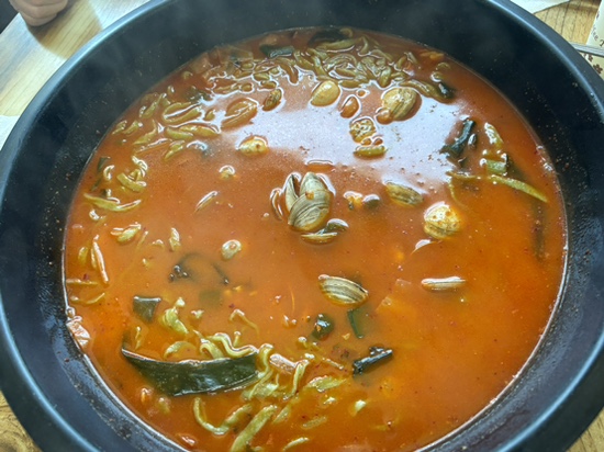 산청뽕잎해물칼국수 이미지