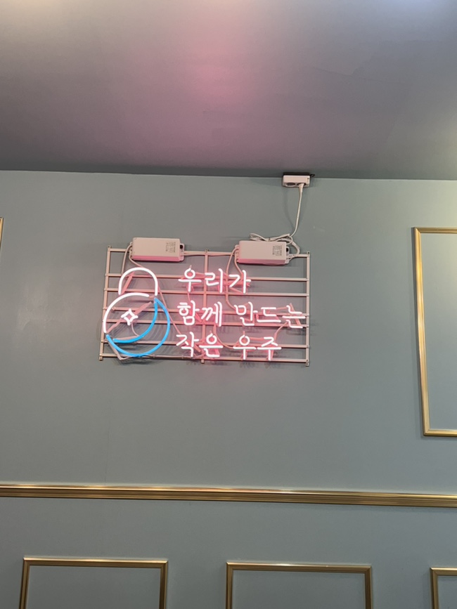 도고(doggo) 이미지