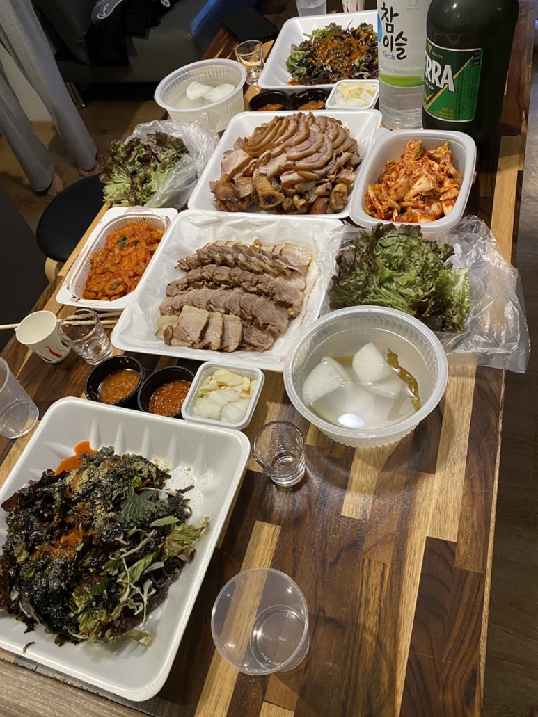 네네치킨ㆍ장충동왕족발보쌈 이미지