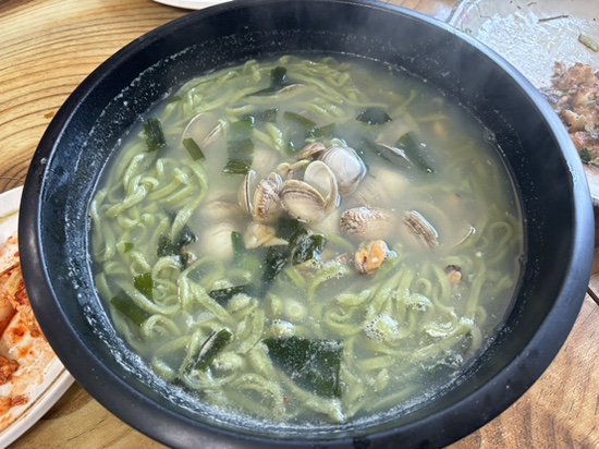 산청뽕잎해물칼국수 이미지