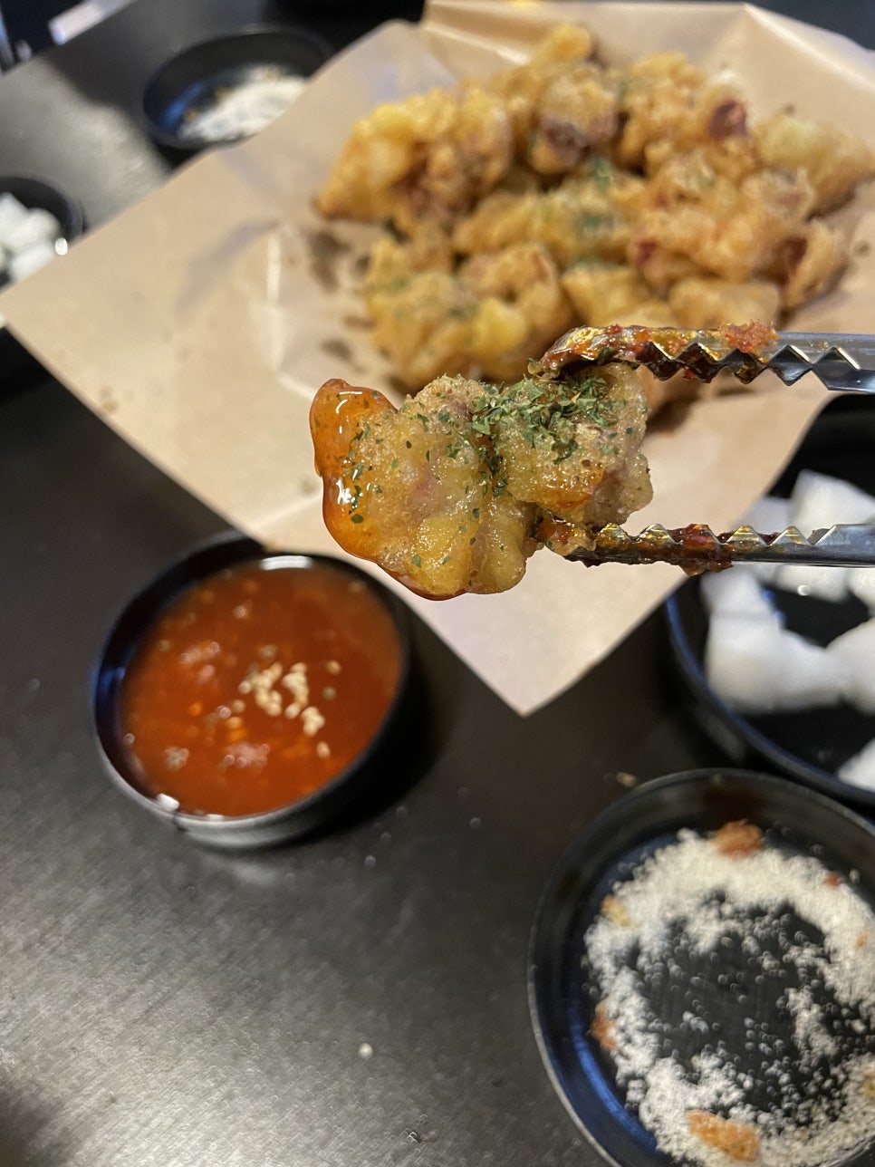 찐불이찐숯불두마리치킨 이미지